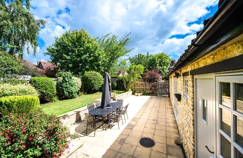 Dunholme Cottage | FARMCOURT BARN 55 EASTFIELD LANE, family friendly in Welton
