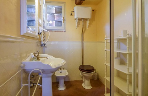 San Michele di Moriano Apartment | Farme, apartment in a small wine farm with swimming pool, A/C