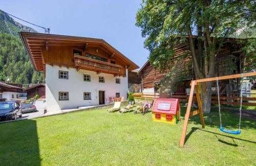 Soelden House | Farmerhouse by Northsouth Aparthments