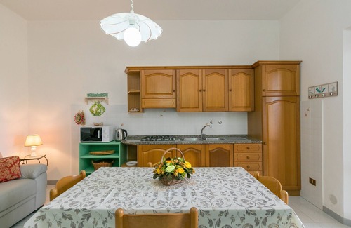 Bibbona Other | Farmhouse 'Agriturismo I Debbi - L'Olivo' with Private Veranda, Wi-Fi and Air Conditioning