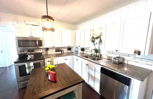 Abbeville Condo | Farmhouse At The Quadruplex; beautiful, spacious
