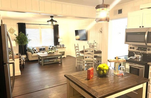 Abbeville Condo | Farmhouse At The Quadruplex; beautiful, spacious