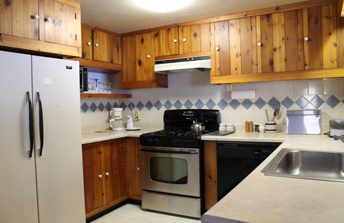 Londonderry House | Farmhouse at Viking Nordic, 5 minutes from Londonderry on a quiet country road.