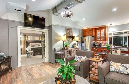 Loomis House | “Farmhouse Bungalow” Tranquil Countryside Getaway