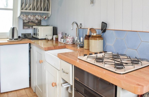 Churt Cottage | Farmhouse Garden Shepherds Hut