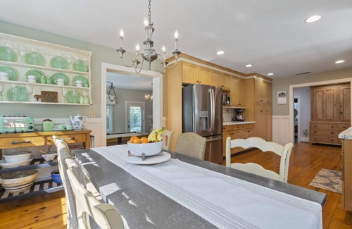 Anderson Township House | Farmhouse, Gardens, Pool, Fishing Pond, Pergolas
