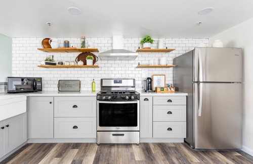 Midway City Condo | Farmhouse Getaway: 2 Bdr Condo near Disneyland & Little Saigon