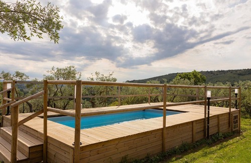 San Pietro a Cegliolo House | Farmhouse in Cortona with Scenic Pool Views