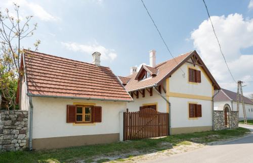 Koveskal Apartment | Farmhouse in Köveskál (Balatonfelvidék) for 6 persons