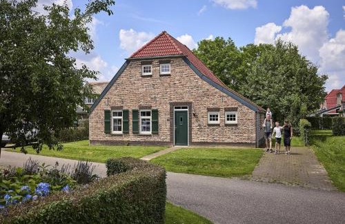 Roggel Villa | Farmhouse in Limburg near Subtropical Pool