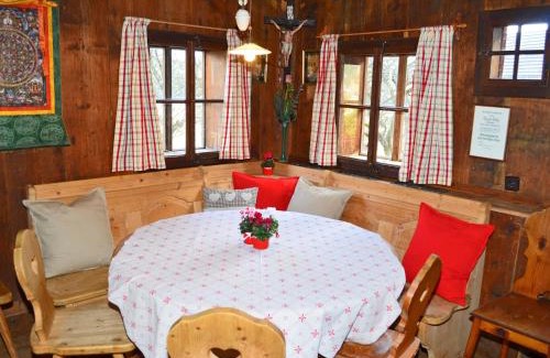 Weisspriach House | Farmhouse in Weißpriach near Mountain Lakes
