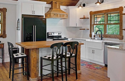 King Other | Farmhouse just minutes from Hanging Rock, sister property next door ID#3934130
