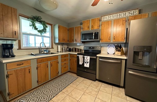 Columbia Other | Farmhouse located close to I-70 and minutes from MU campus