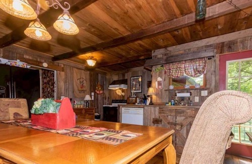 Walland Cabin | Farmhouse located on river with Mountain View-Wifi/Cable