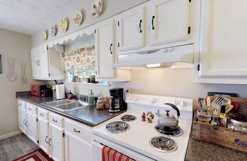 Madisonville Other | Farmhouse on 5 acres, many attractions and destinations close by.