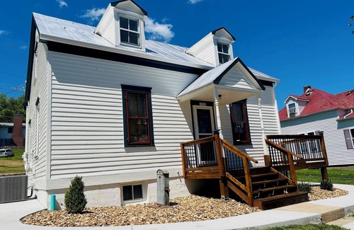 Hermann House | Farmhouse on 6th St