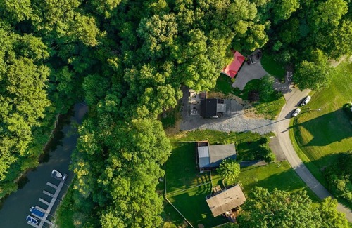 Scottsville House | Farmhouse On Barren River Lake