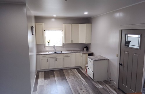 Keene Other | "Farmhouse on the Edge" a spacious farmhouse centrally located near AdamsvilleOH
