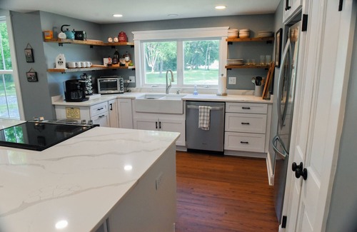 Timberville Other | Farmhouse on the river!