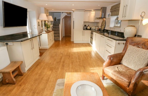 Nefyn House | FARMHOUSE, pet friendly, country holiday cottage in Nefyn