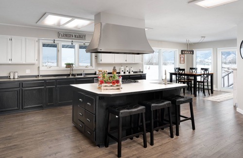 Bozeman Other | Farmhouse Sweet Farmhouse! Pet Friendly with Tremendous Mountain Views!