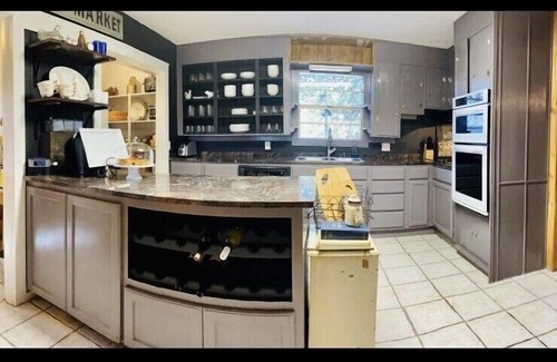 Johnson City House | Farmhouse Vineyards "Vagabonds" on Pecan Street, Relaxed Ranch House Glam 4 All
