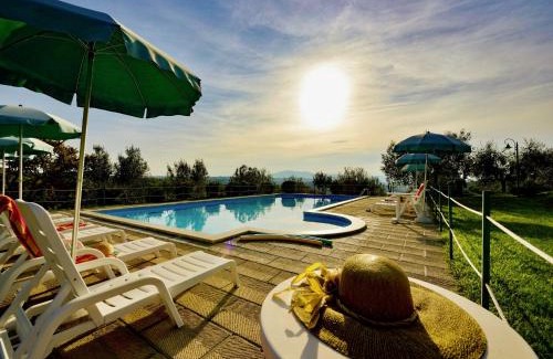 Popoltaio-Schiacciato House | Farmhouse with air conditioning, private terrace and pool