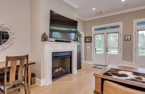 Wagener House | Farmhouse with amenities for everyone. Pool, pickelball, horse accommodations.