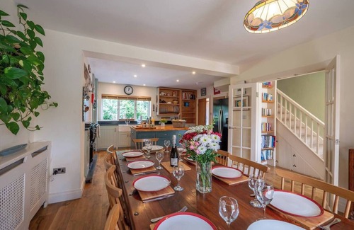 Totnes House | Farmhouse with Garden & Countryside Views