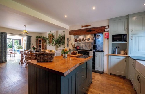 Totnes House | Farmhouse with Garden & Countryside Views