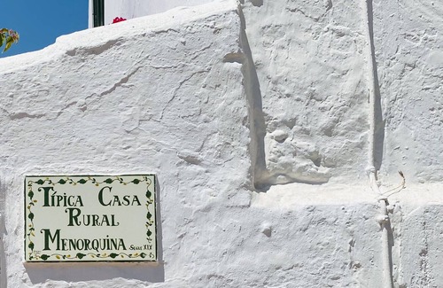Alayor Villa | Farmhouse with pool and padel court, free WiFi