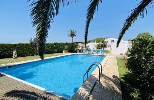 Alayor Villa | Farmhouse with pool and padel court, free WiFi