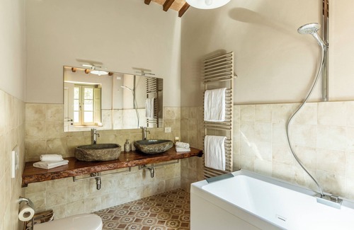 Cervognano Montenero Hotel | Farmhouse with saltwater pool overlooking Montepuciano Tuscany