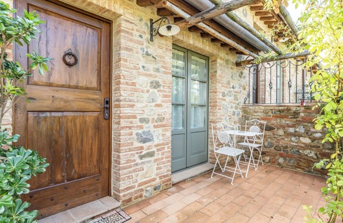Cervognano Montenero Hotel | Farmhouse with saltwater pool overlooking Montepuciano Tuscany
