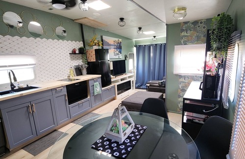 Diplomat House | Farmstay cozy camper. 10 min to downtown. 20 miles to sanibel or ft myers Beach.