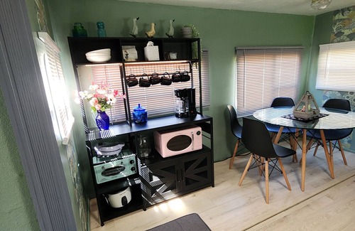 Diplomat House | Farmstay cozy camper. 10 min to downtown. 20 miles to sanibel or ft myers Beach.