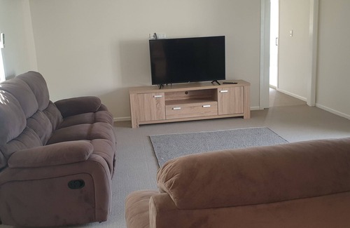 Braunstone Other | Farmstay Farm Experience - close to Grafton CBD. Quiet and peaceful large house