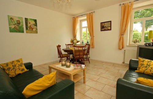 Beertsenhoven House | Farmstay with Garden Views