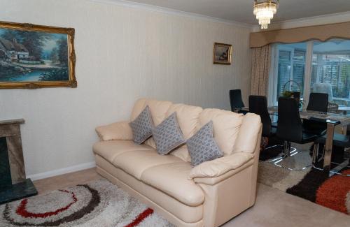 Rushmoor District House | Farnborough Stay