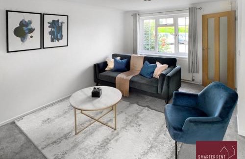 Farnham Apartment | Farnham - 2 Bedroom House - With Garden and Parking