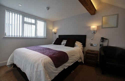 Tenby House | Farnham Hotel