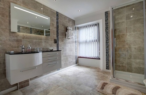 Tenby House | Farnham Hotel