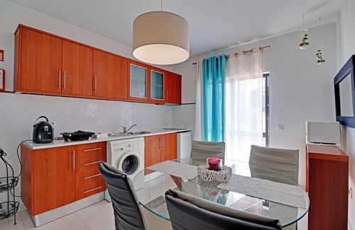 Montenegro Apartment | Faro Airport Flat 1 by Homing