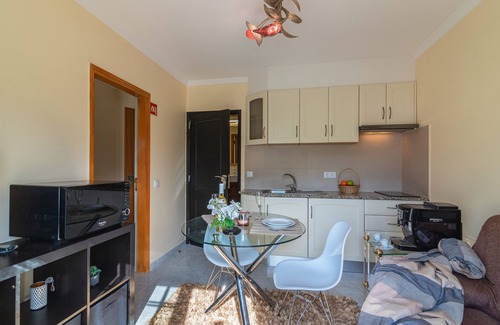 Montenegro Apartment | Faro Airport Flat 4 by Homing