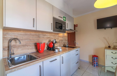 Montenegro Apartment | Faro Airport Flat 5 by Homing