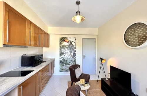 Montenegro Apartment | Faro Airport Flat 6 by Homing
