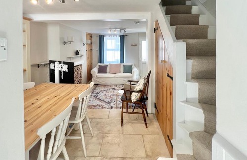 Kingsbridge House | Farthing Cottage…cute ‘n’ cosy!