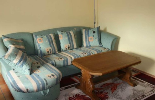 Alt Farpen Apartment | Fascinating Apartment with Patio, Terrace, Garden, Barbecue
