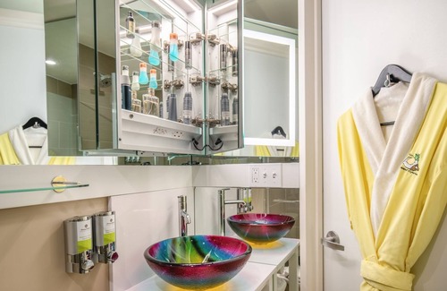 Garment District Hotel | Fashionista King Space, Artsy Boutique Hotel: Relaxing Stays, Near Broadway