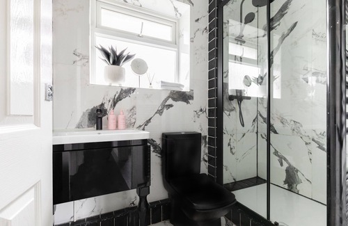 West Putney House | Fast WiFi, free parking, London getaway